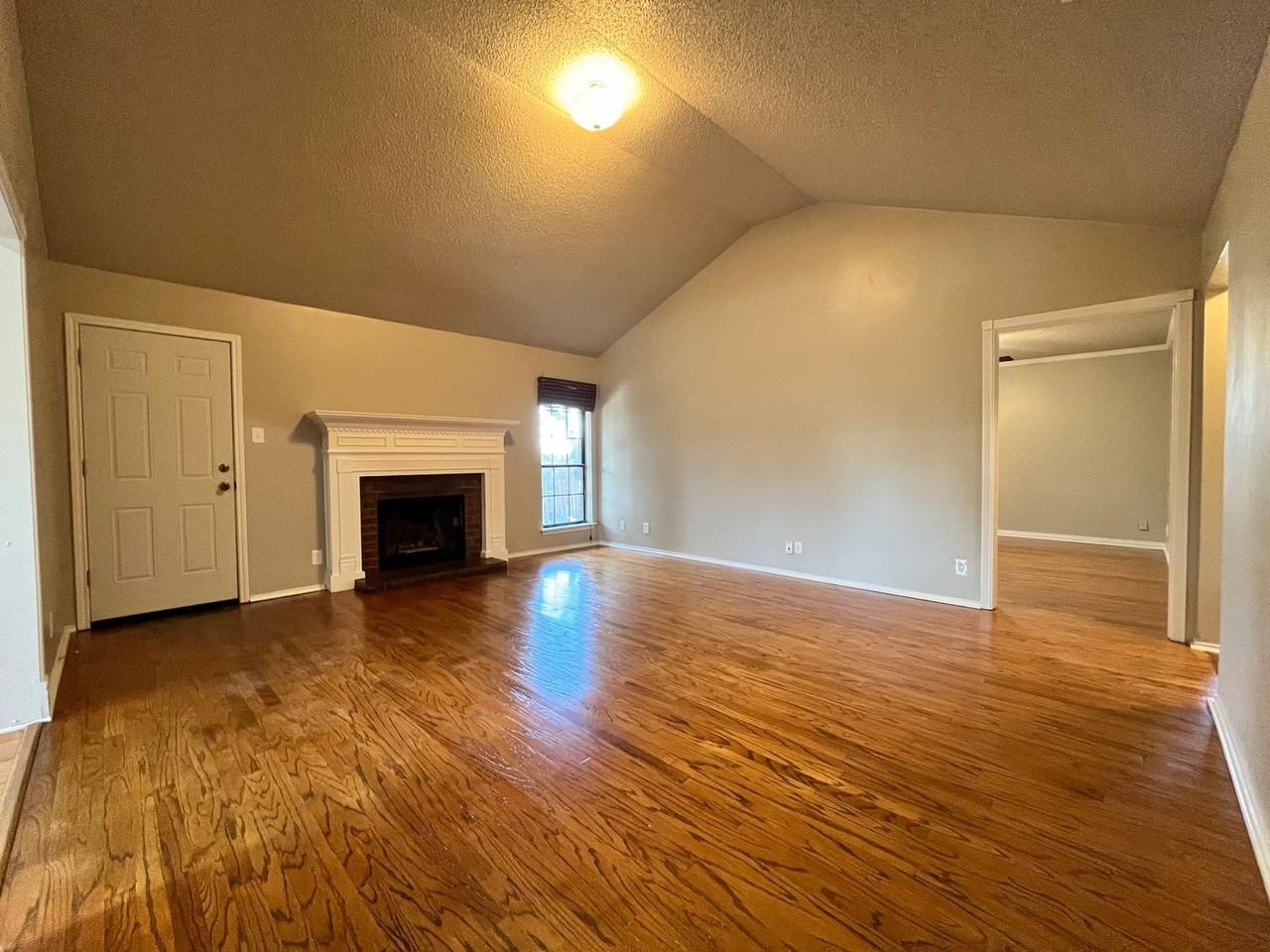 321 Joshua St - Photo 2 of 21