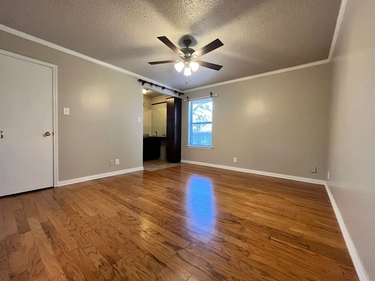 321 Joshua St - Photo 3 of 21