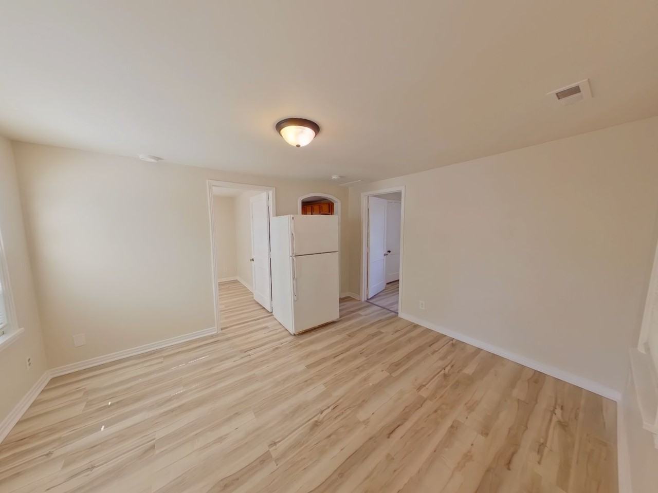 1525 N Saint Francis Ave - Photo 2 of 6