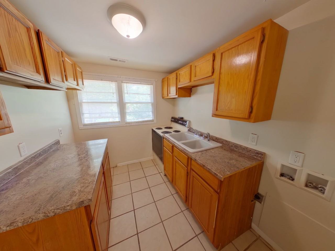 1525 N Saint Francis Ave - Photo 3 of 6