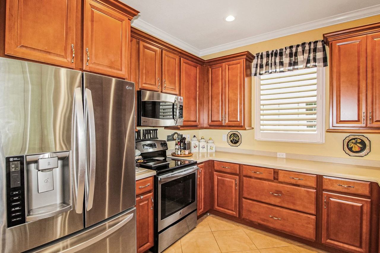 322 Capulet Dr - Photo 3 of 19