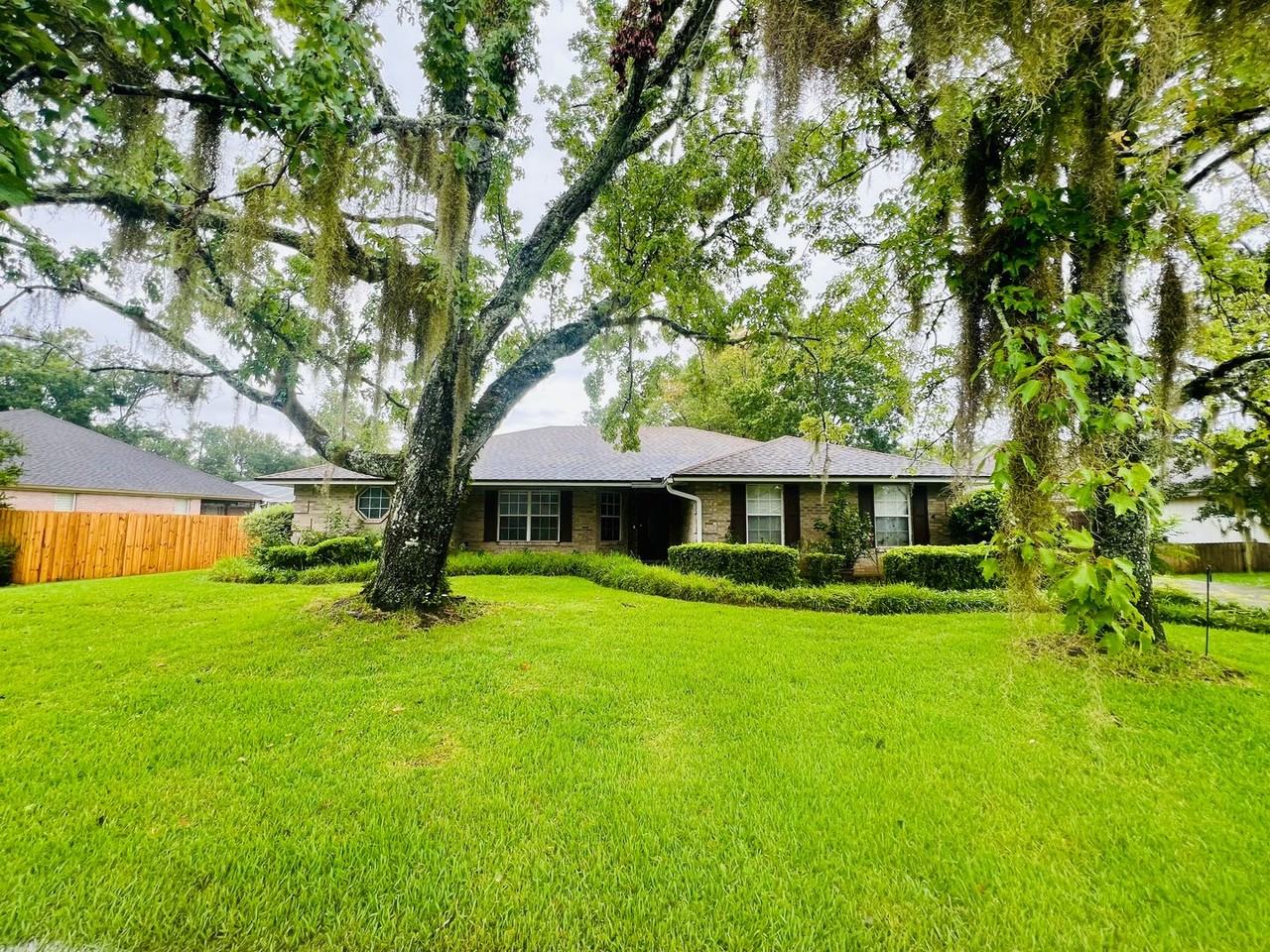 1800 Castille Dr - Photo 2 of 31