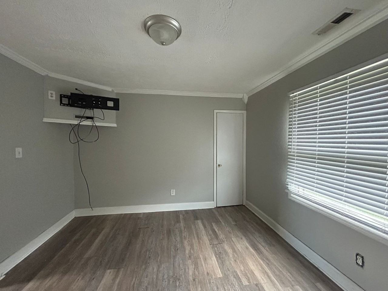 5752 Edmeston Dr - Photo 6 of 24