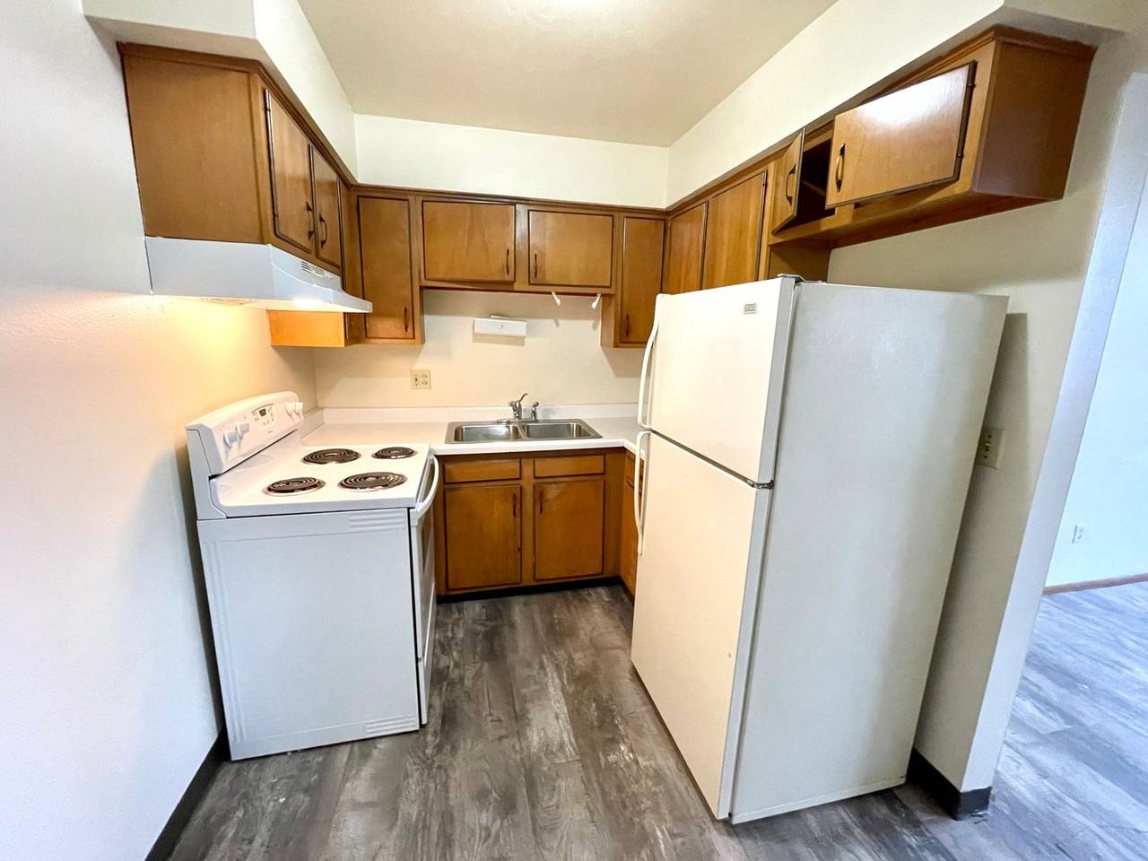 1320 E Capitol Drive - Photo 3 of 25