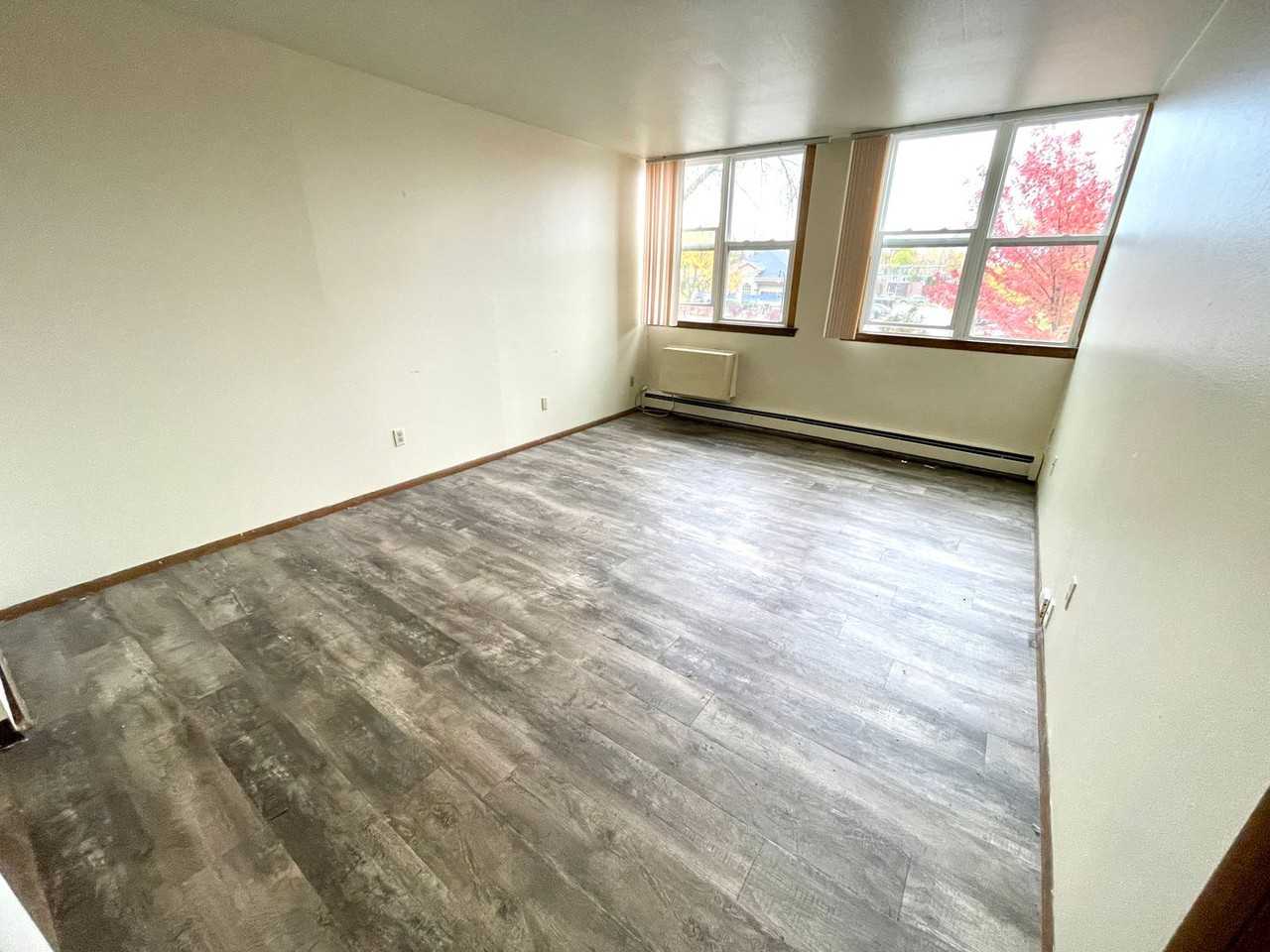 1320 E Capitol Drive - Photo 5 of 25