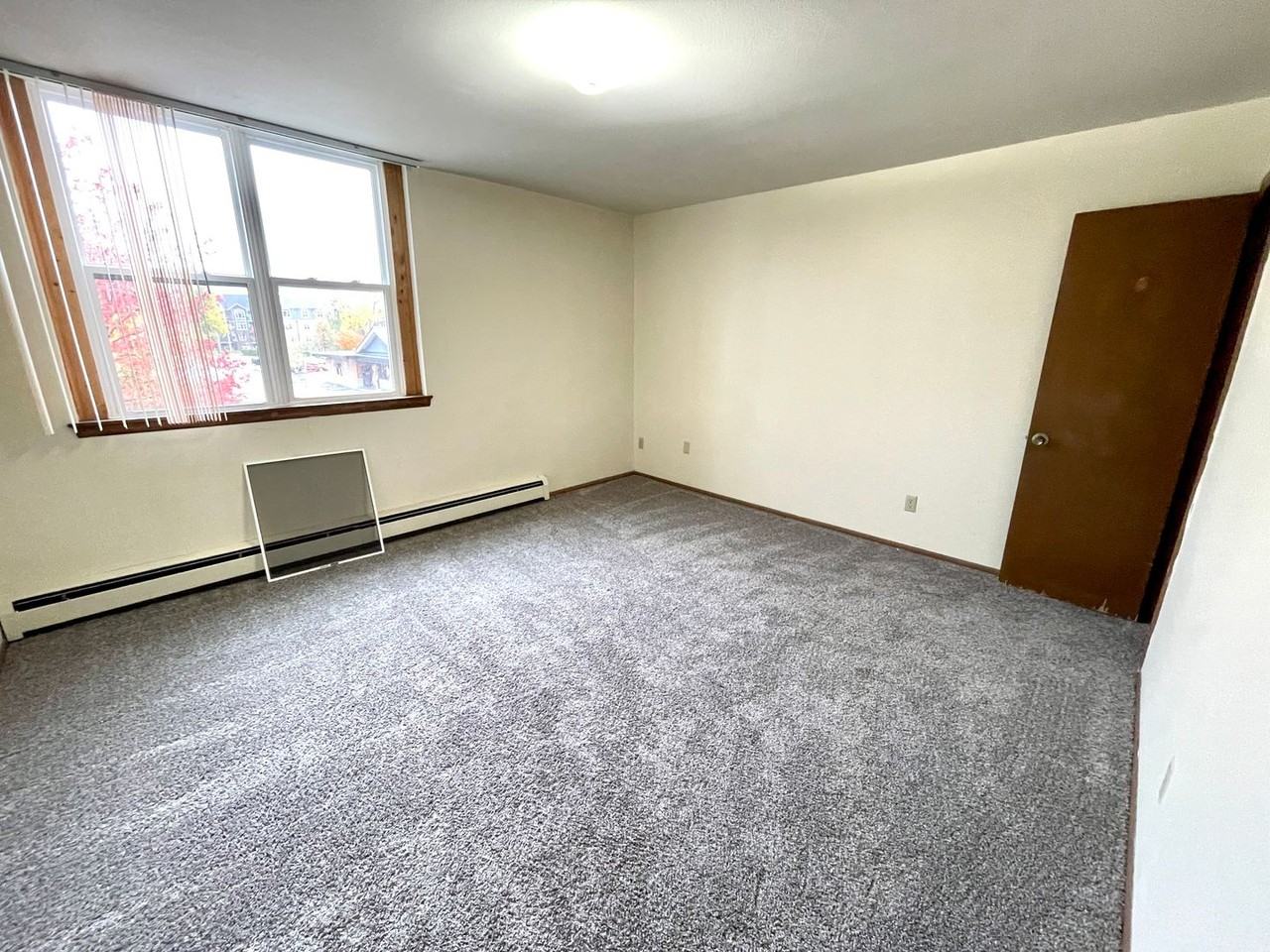 1320 E Capitol Drive - Photo 6 of 25