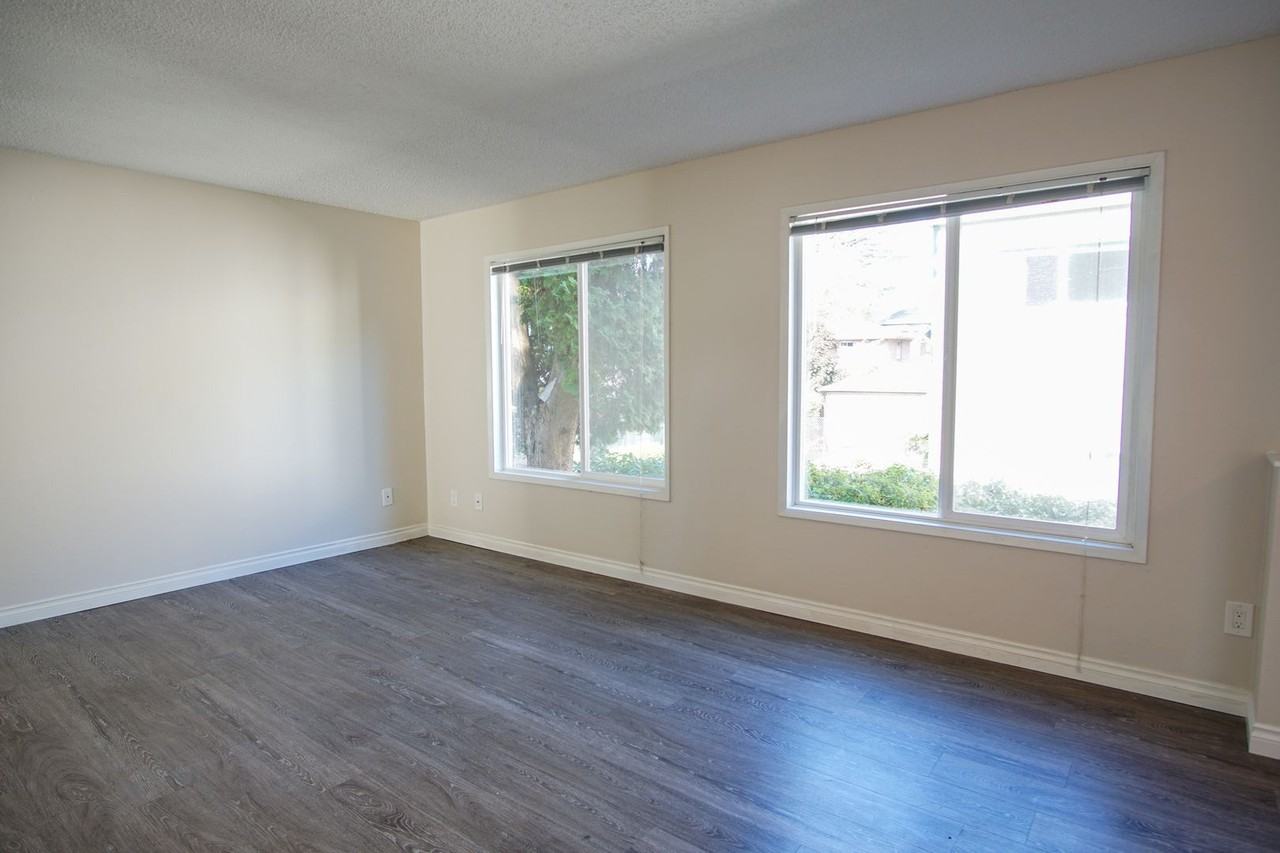 4149 Se 37th Ave #1 - Photo 3 of 12