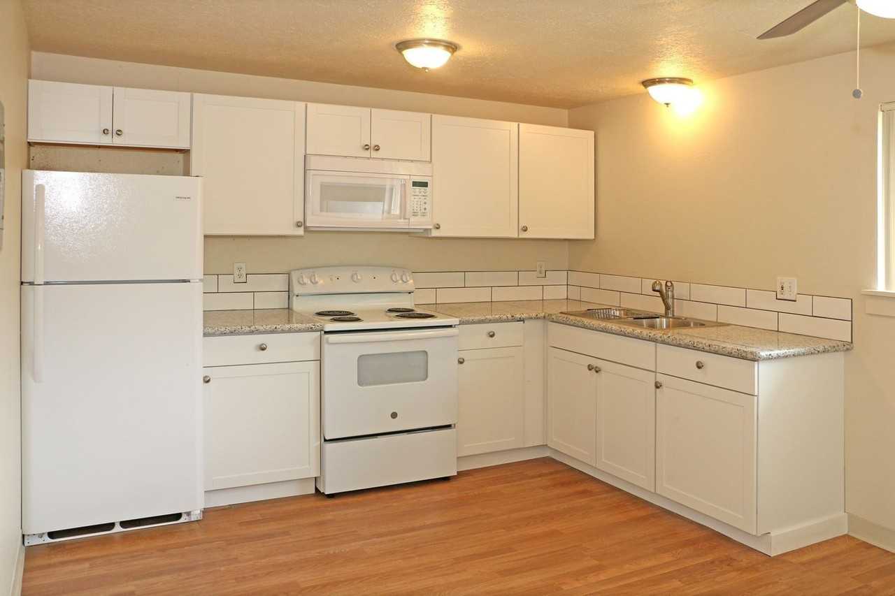 Tun445 - Parkway Apartments - Photo 3 of 14