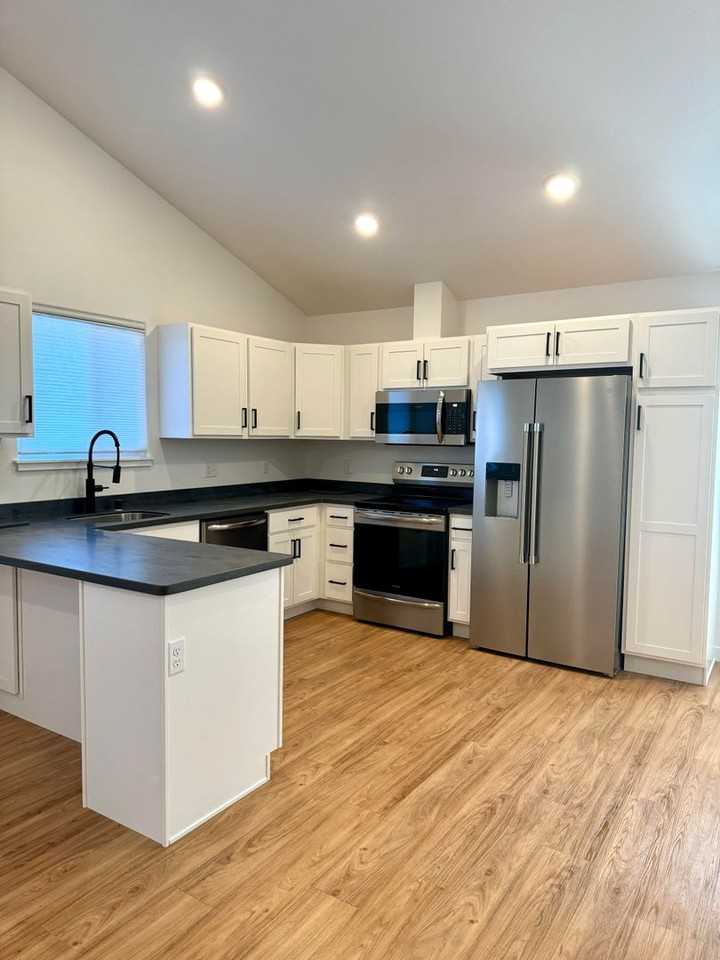 365 W Rockwell Ave - Photo 2 of 14