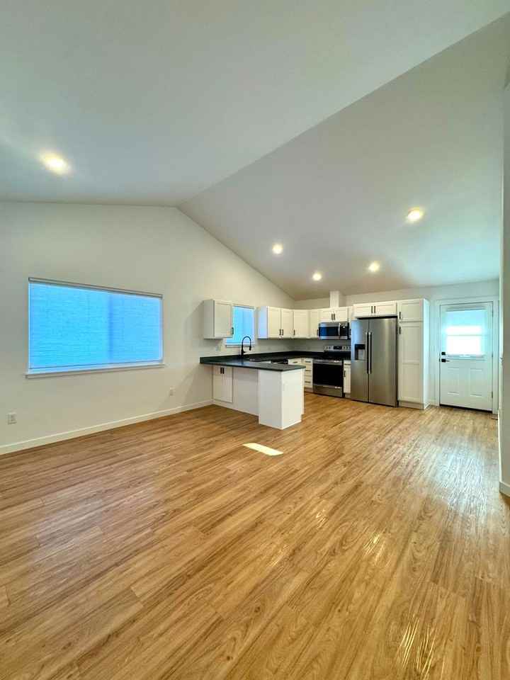 365 W Rockwell Ave - Photo 3 of 14