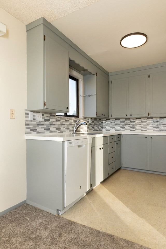 West 8 Apartments - Photo 3 of 19