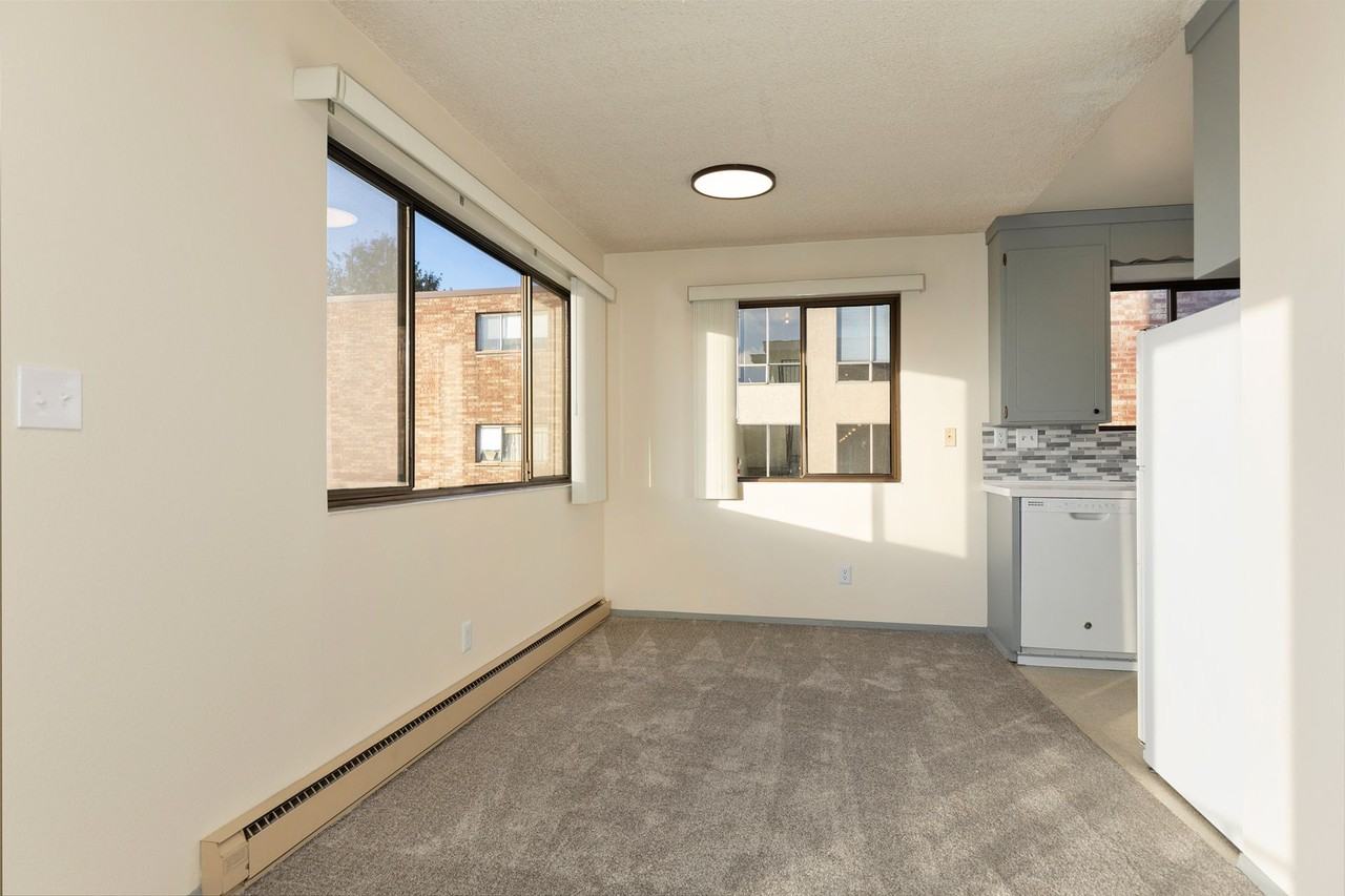 West 8 Apartments - Photo 4 of 19