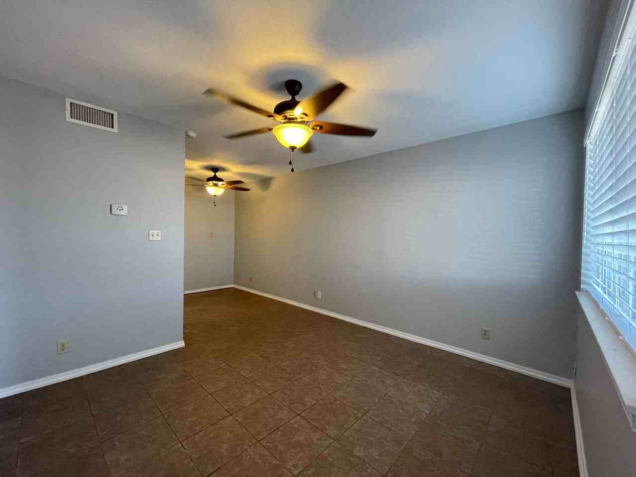 301 W. Davis - Photo 7 of 23