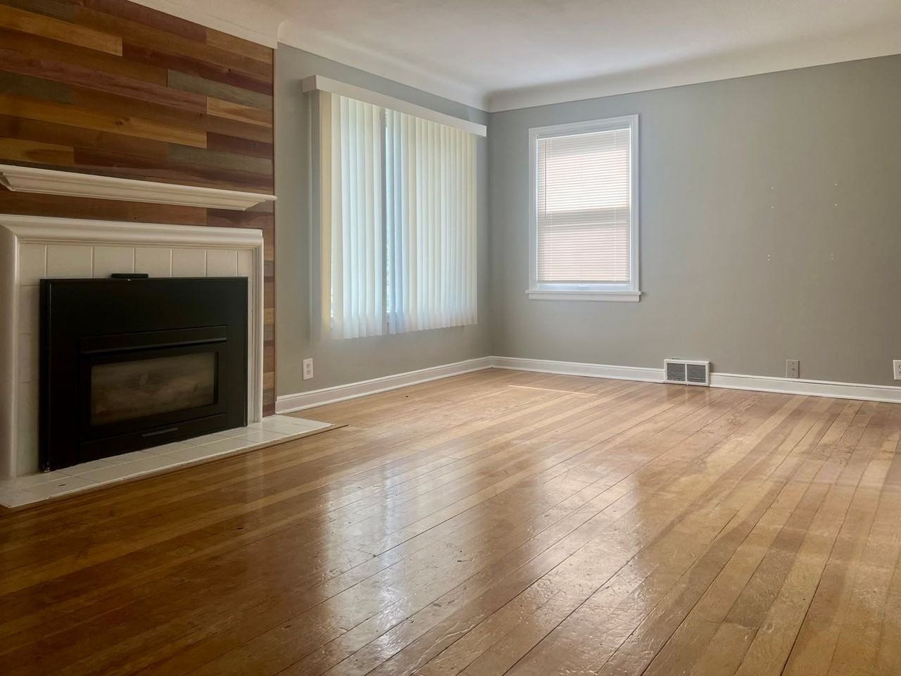 5348 Shoreview Ave - Photo 2 of 12