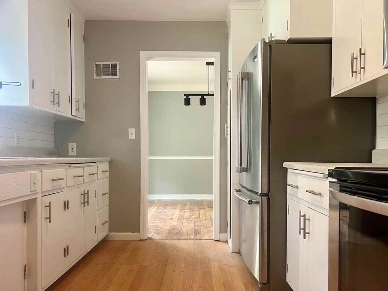 5348 Shoreview Ave - Photo 3 of 12