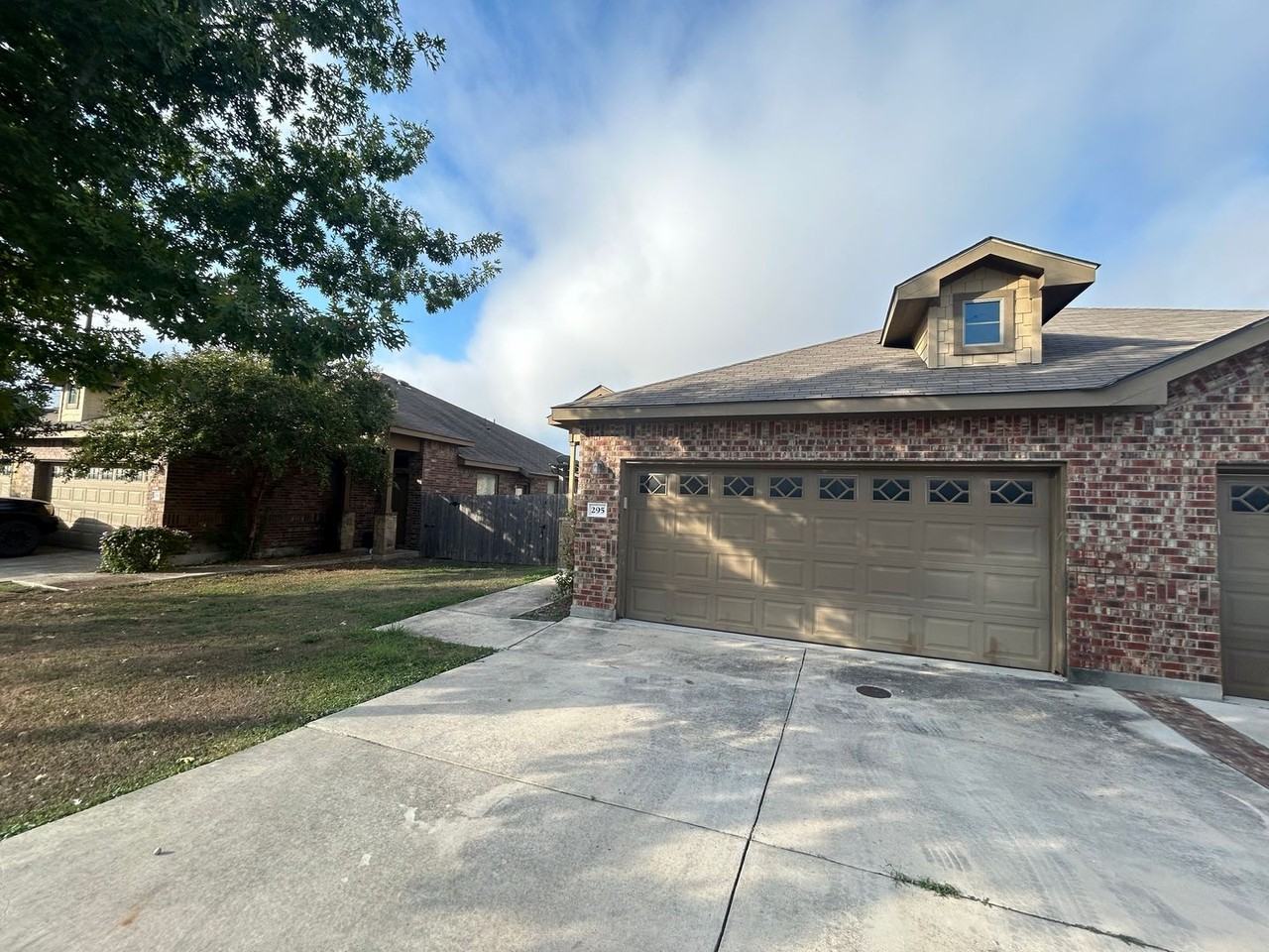295 Rosalie Dr - Photo 2 of 26