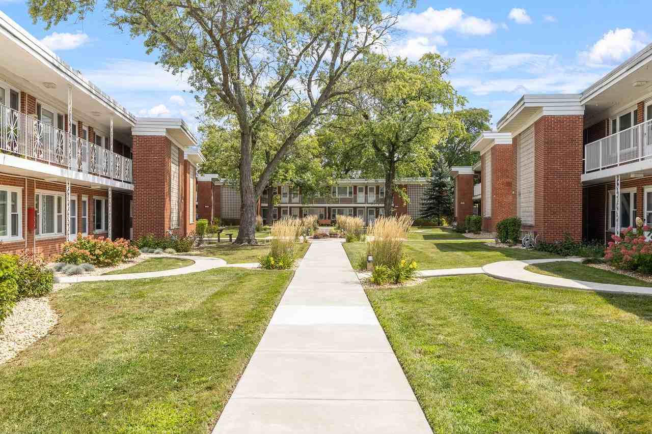 WHEATON COURT, LLC - Photo 5 of 24