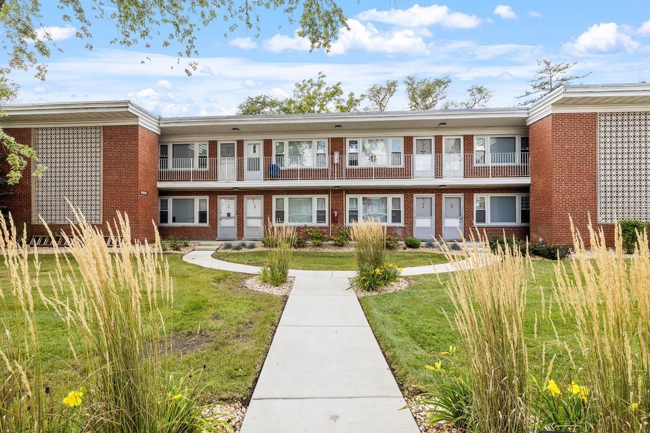 WHEATON COURT, LLC - Photo 4 of 50