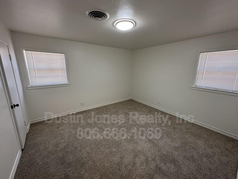 4414 39th Street - Photo 4 of 11