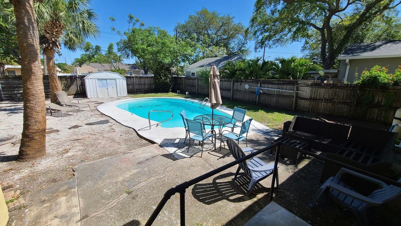 133 38th Ave Ne - Photo 2 of 25