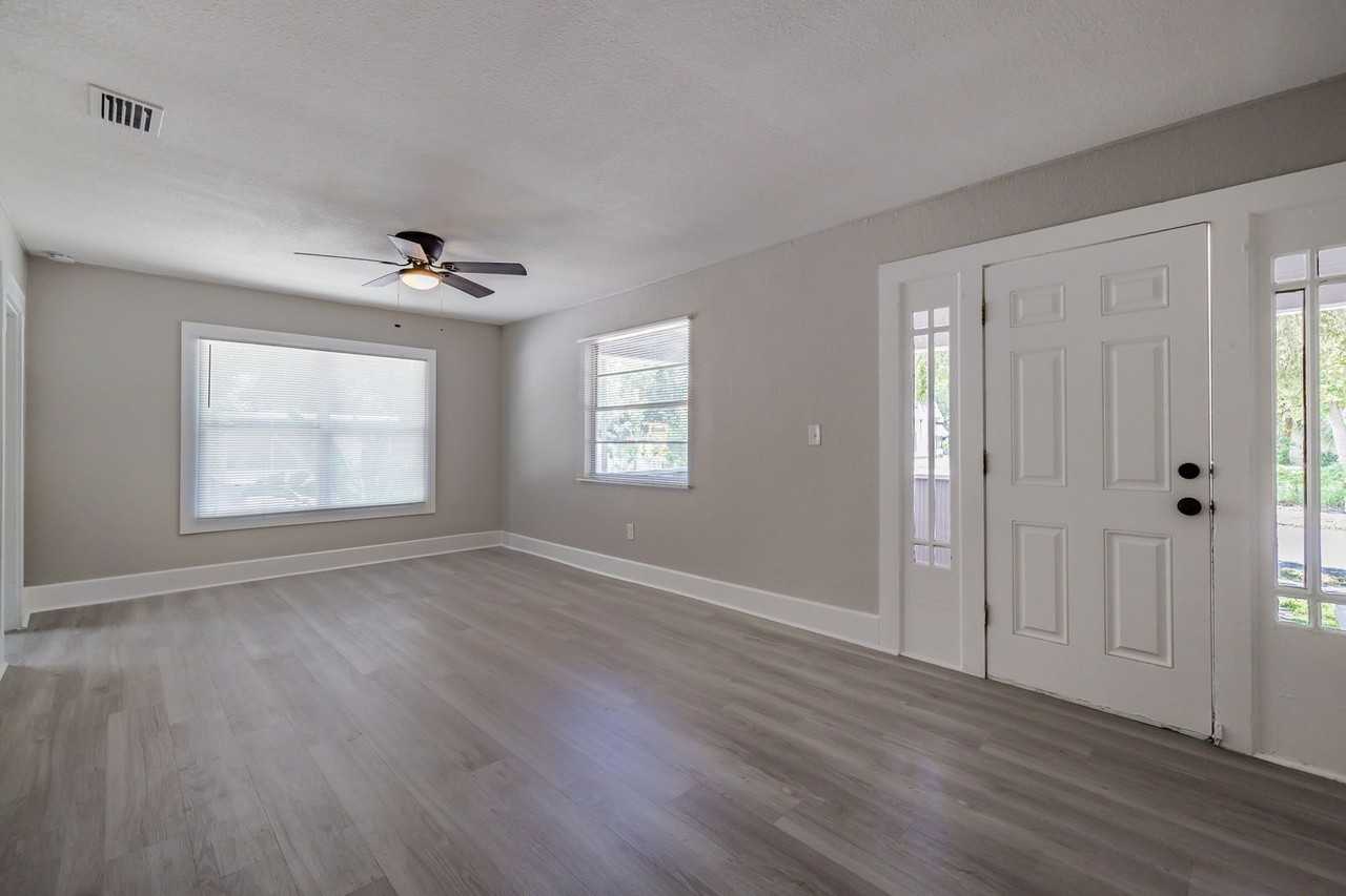 1401 12th St S - Photo 2 of 30