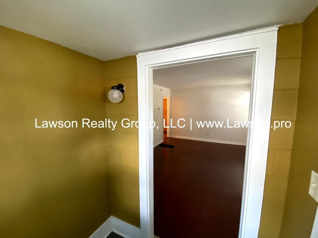 2420 Winthrop Ave Sw - Photo 4 of 22