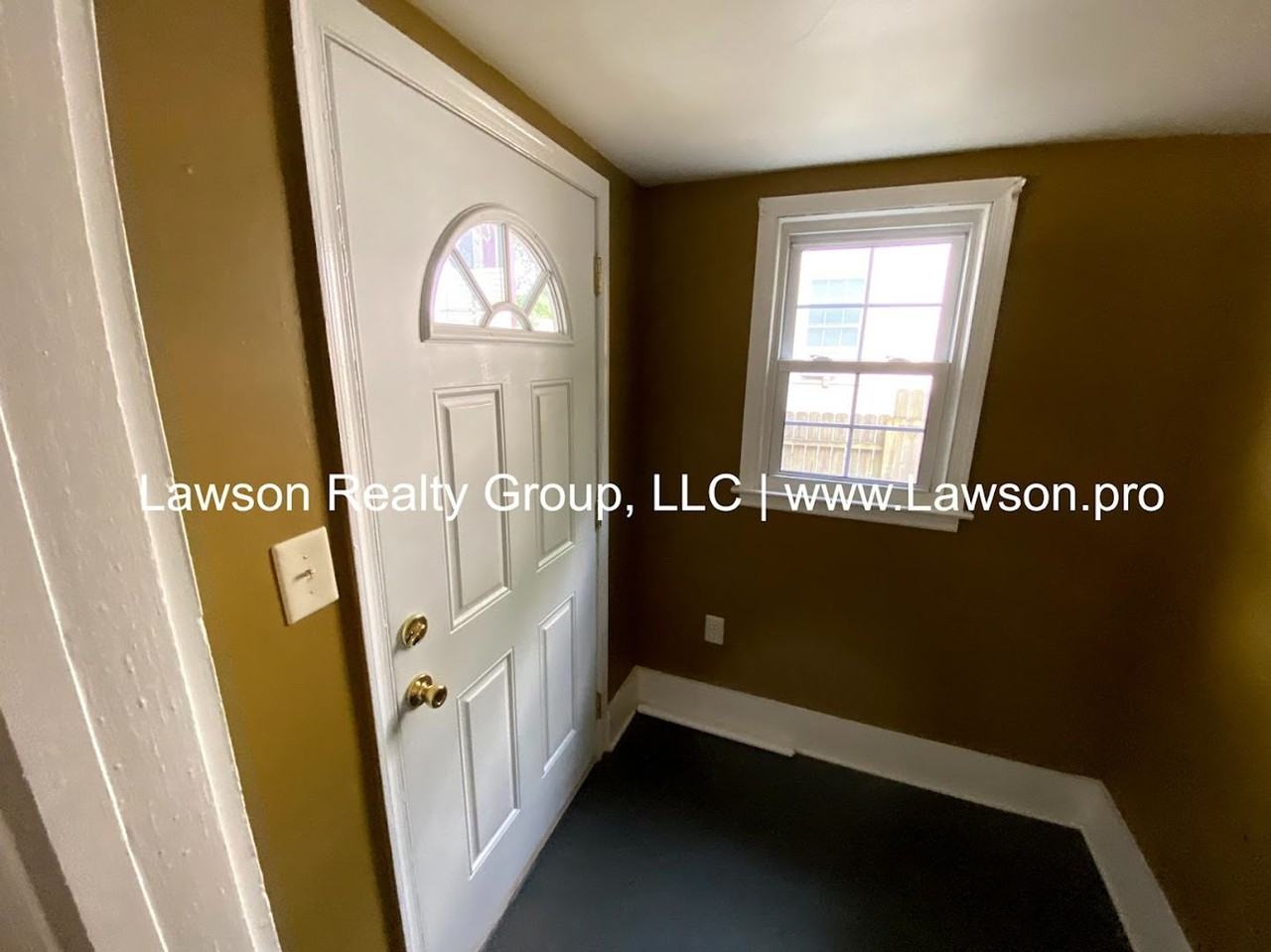 2420 Winthrop Ave Sw - Photo 6 of 22