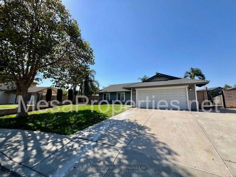 1022 S Teakwood Ave - Photo 2 of 16