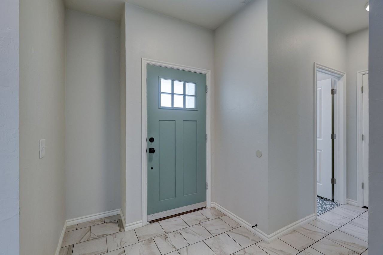 1417 Ne 7th St - Photo 3 of 29