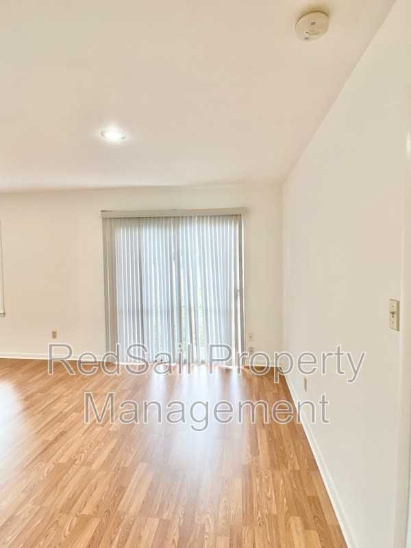 701 Essex Park Dr - Photo 4 of 22