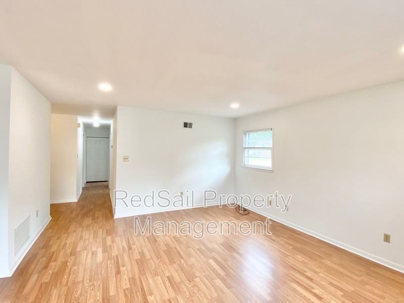 701 Essex Park Dr - Photo 7 of 22