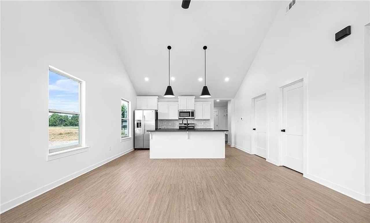 9719 Sequoia Ln - Photo 4 of 16