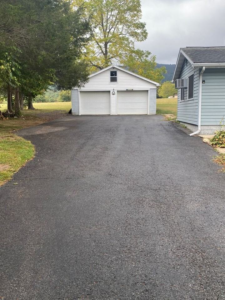 20433 Amberson Rd - Photo 3 of 15