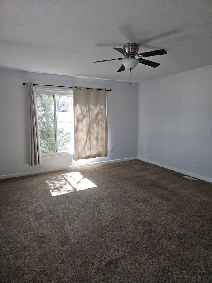 161 Oakwood St - Photo 2 of 10