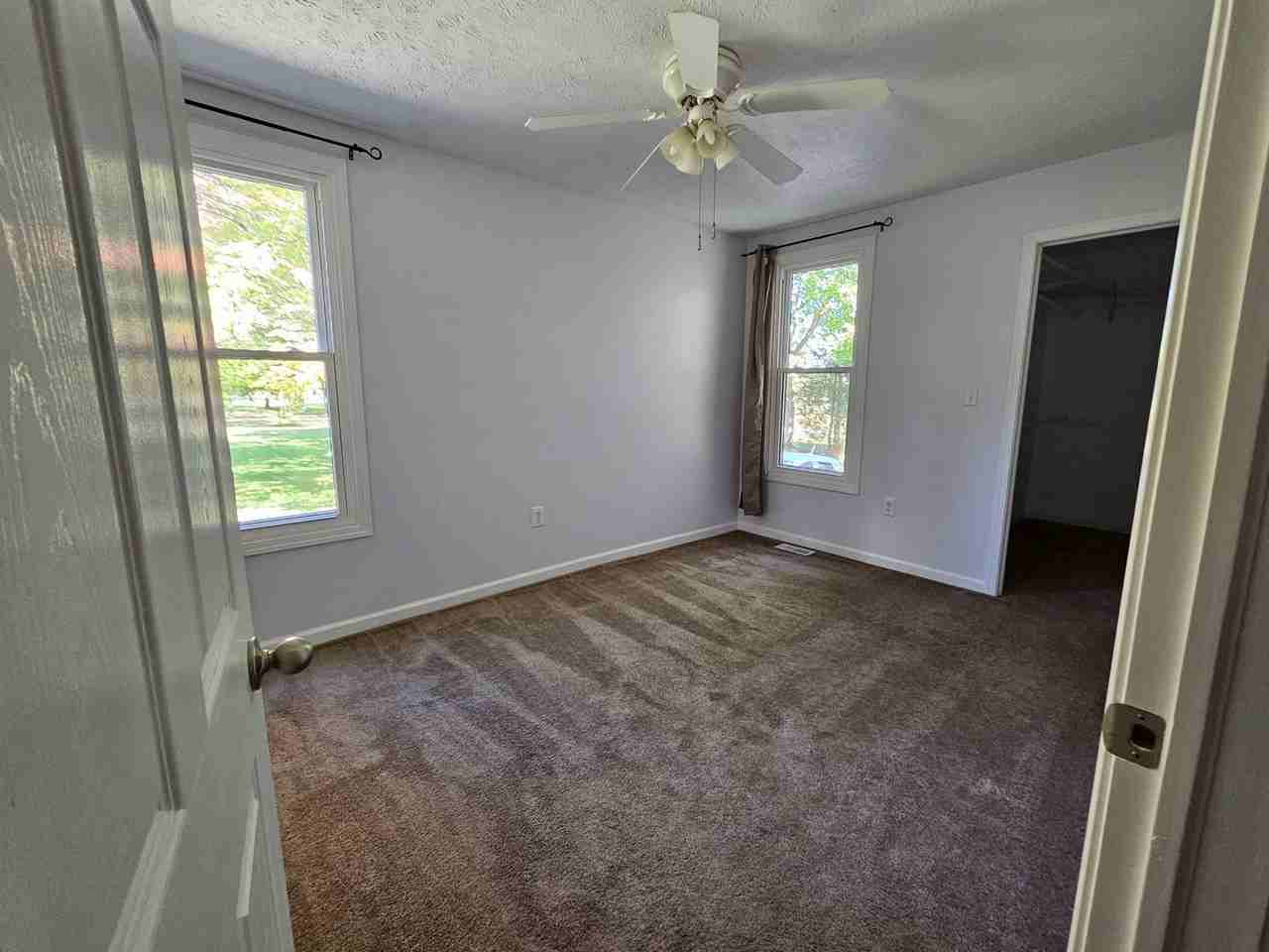 161 Oakwood St - Photo 3 of 10