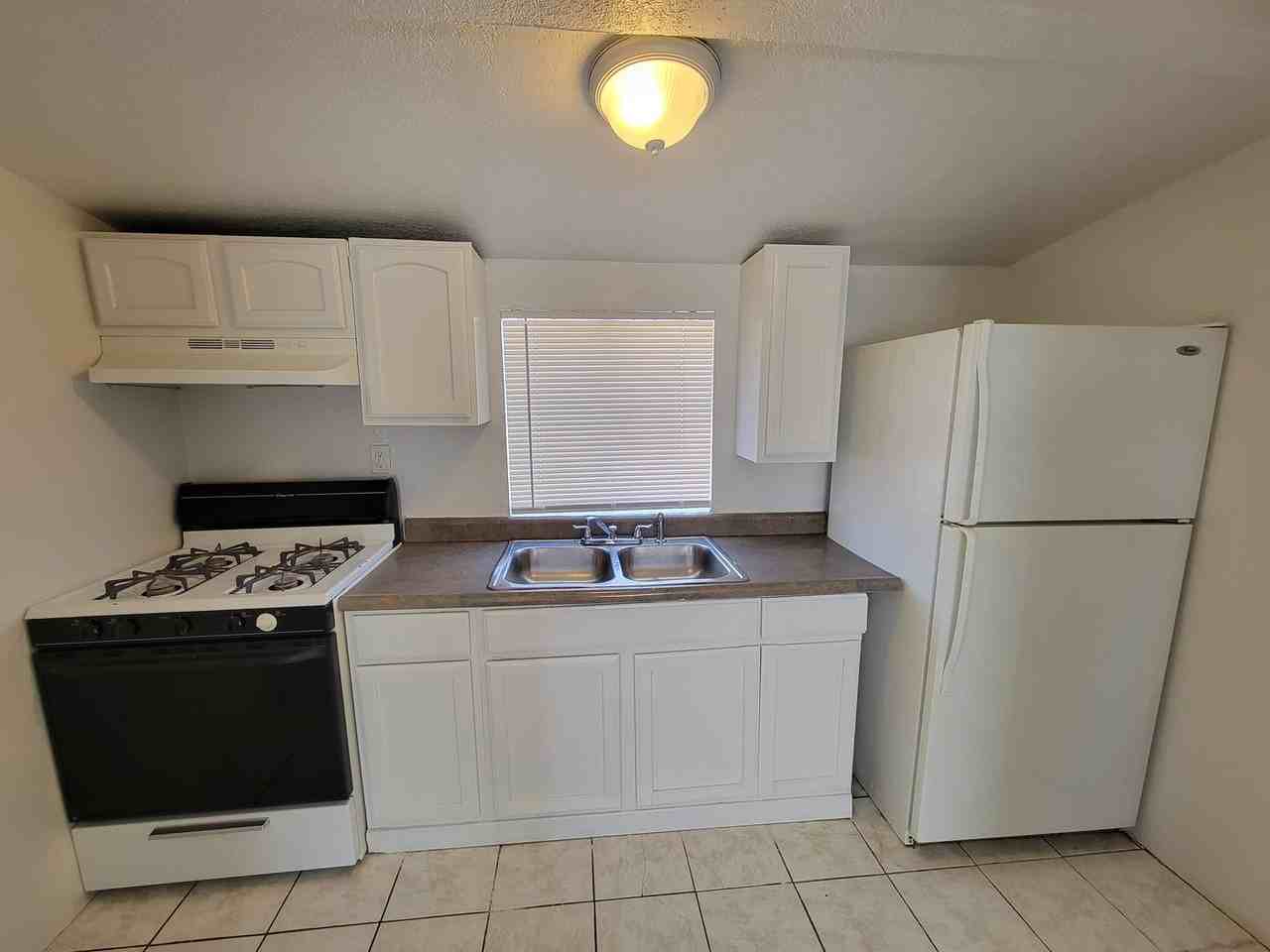 684 W. Heil Ave. - Photo 2 of 5