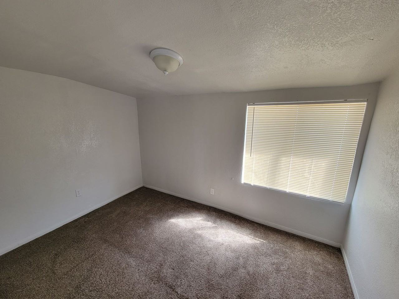 684 W. Heil Ave. - Photo 3 of 5