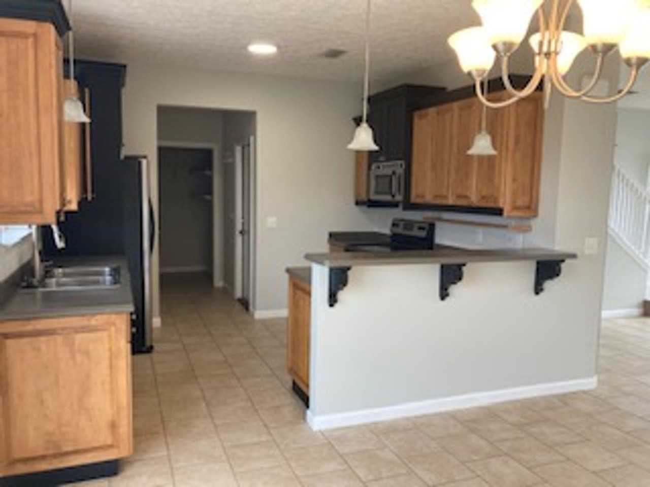 2601 Avondale Ct - Photo 4 of 24