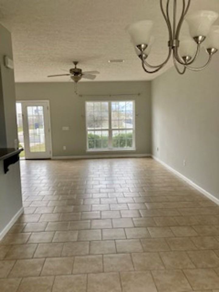 2601 Avondale Ct - Photo 7 of 24