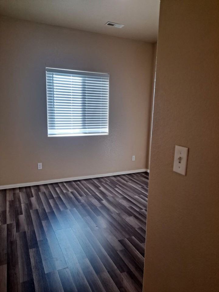 2405 Plains St - Photo 3 of 22