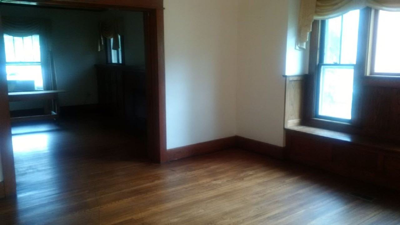 324 E 2nd St - Photo 4 of 50