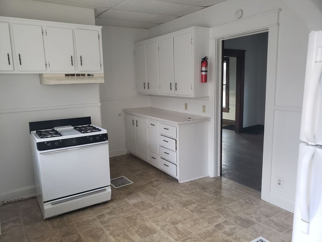 1009 S Walnut St - Photo 2 of 13