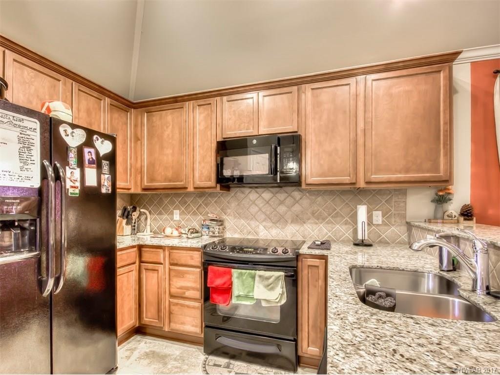 567 Whitefield Ln - Photo 3 of 16