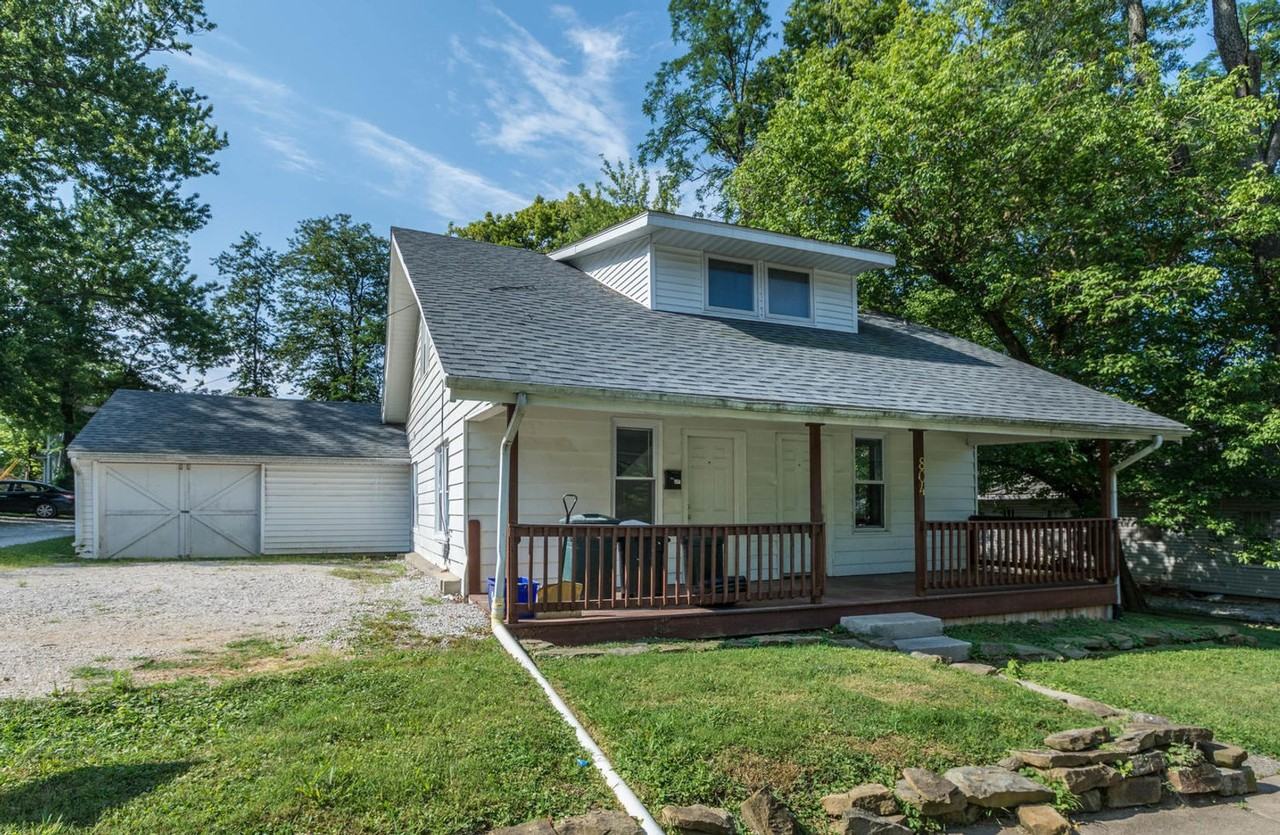 804 East 11th Street - Photo 2 of 16