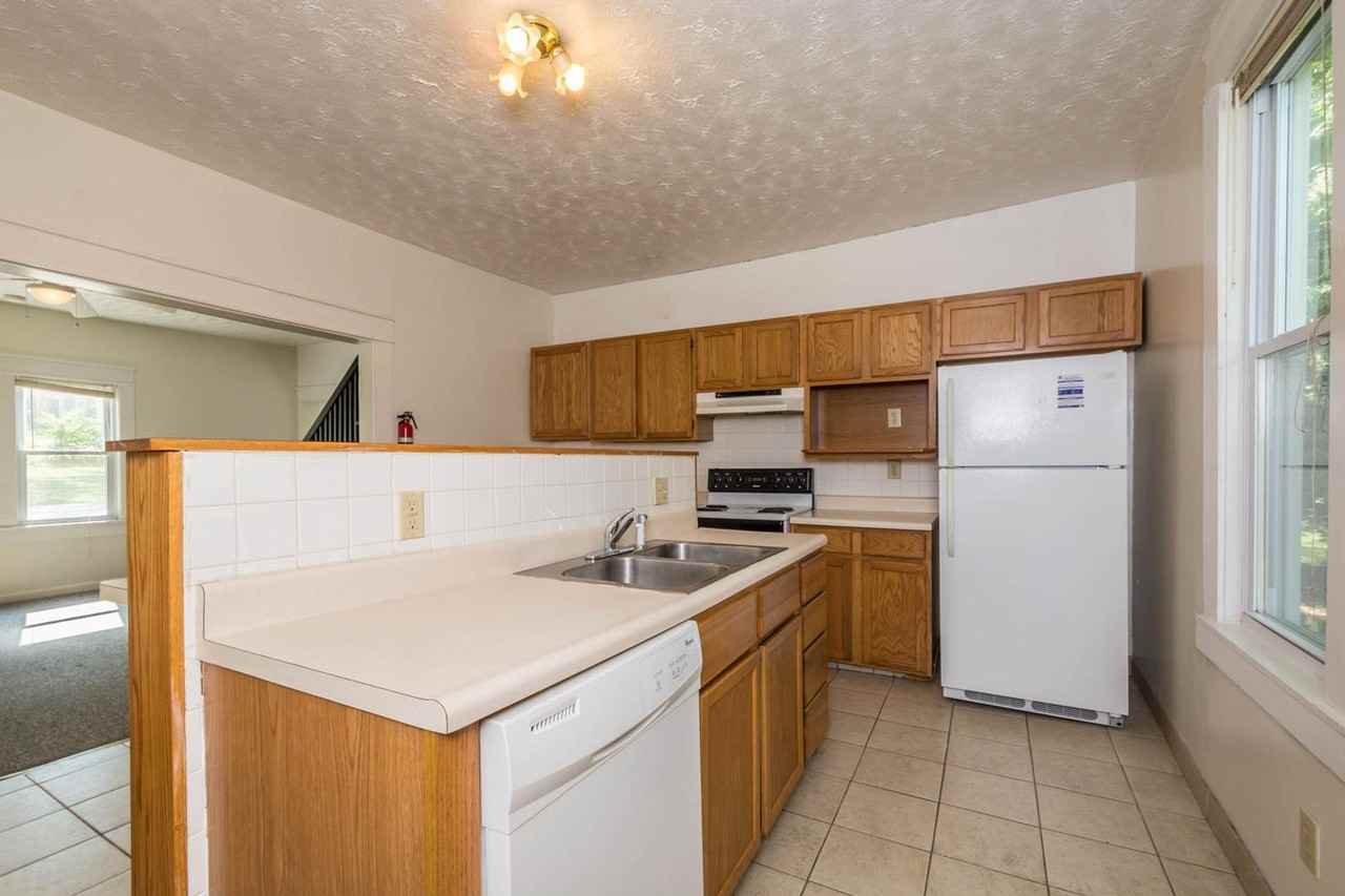 804 East 11th Street - Photo 5 of 16