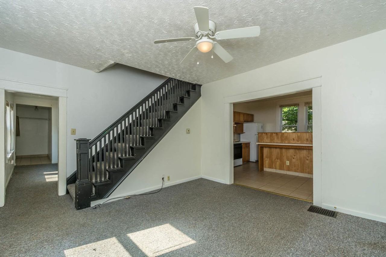 804 East 11th Street - Photo 6 of 16