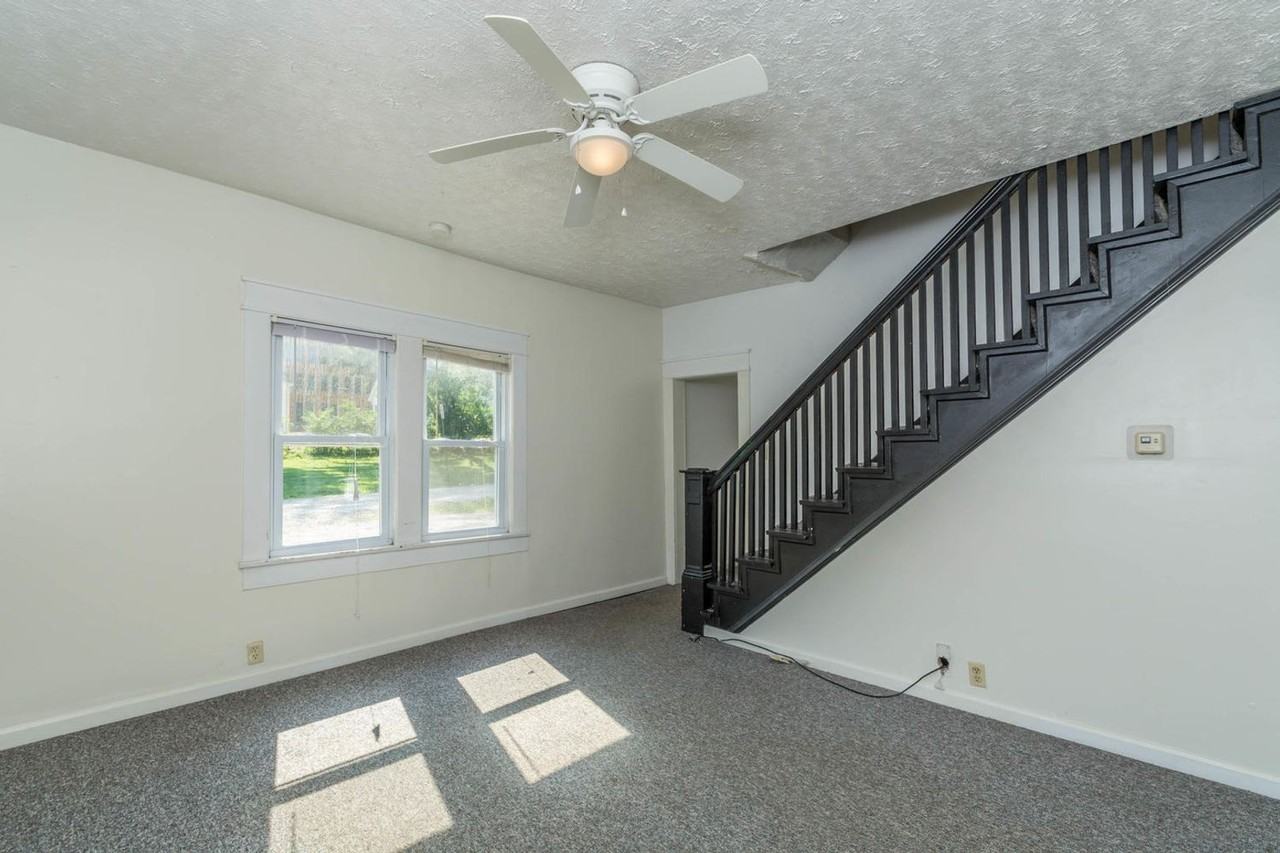 804 East 11th Street - Photo 7 of 16