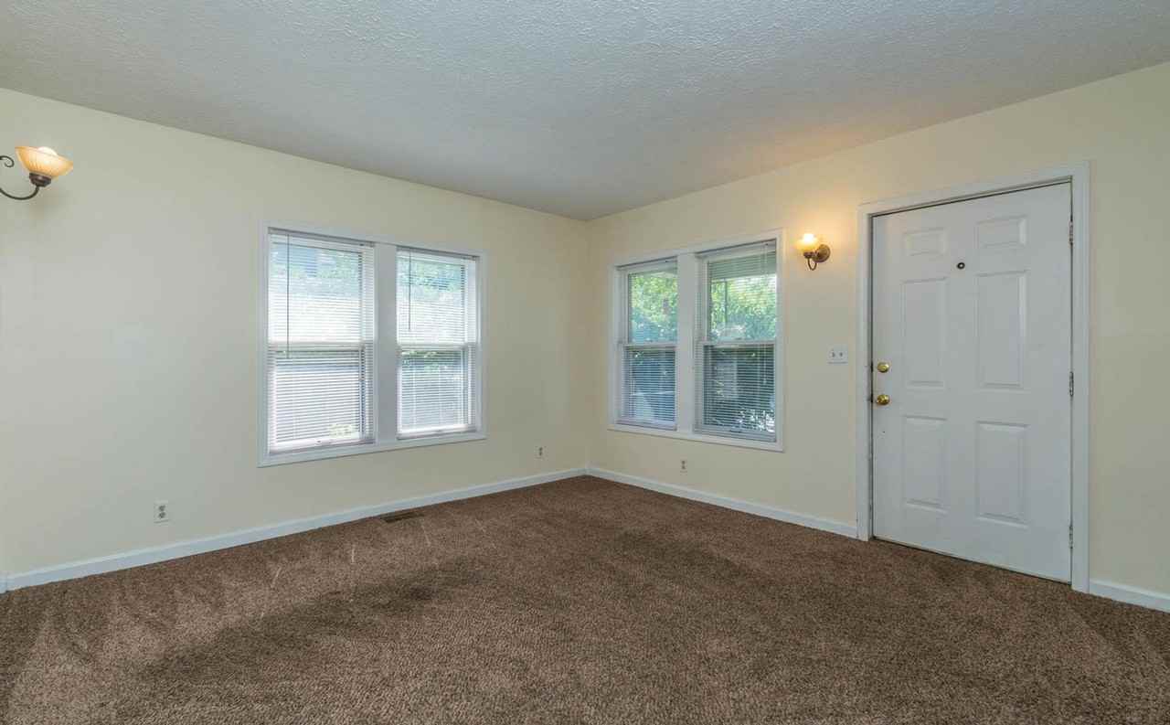 113 E 15th St - Photo 4 of 14