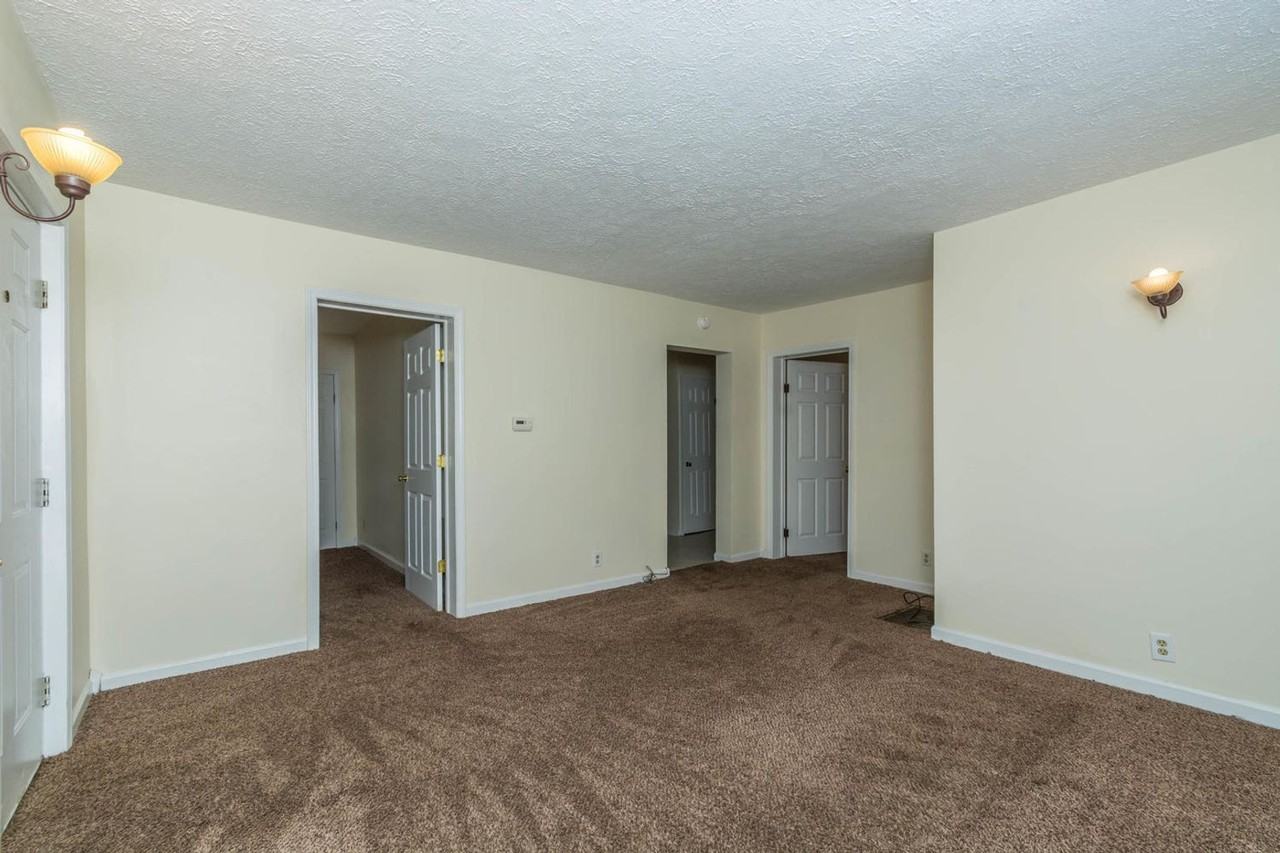 113 E 15th St - Photo 5 of 14