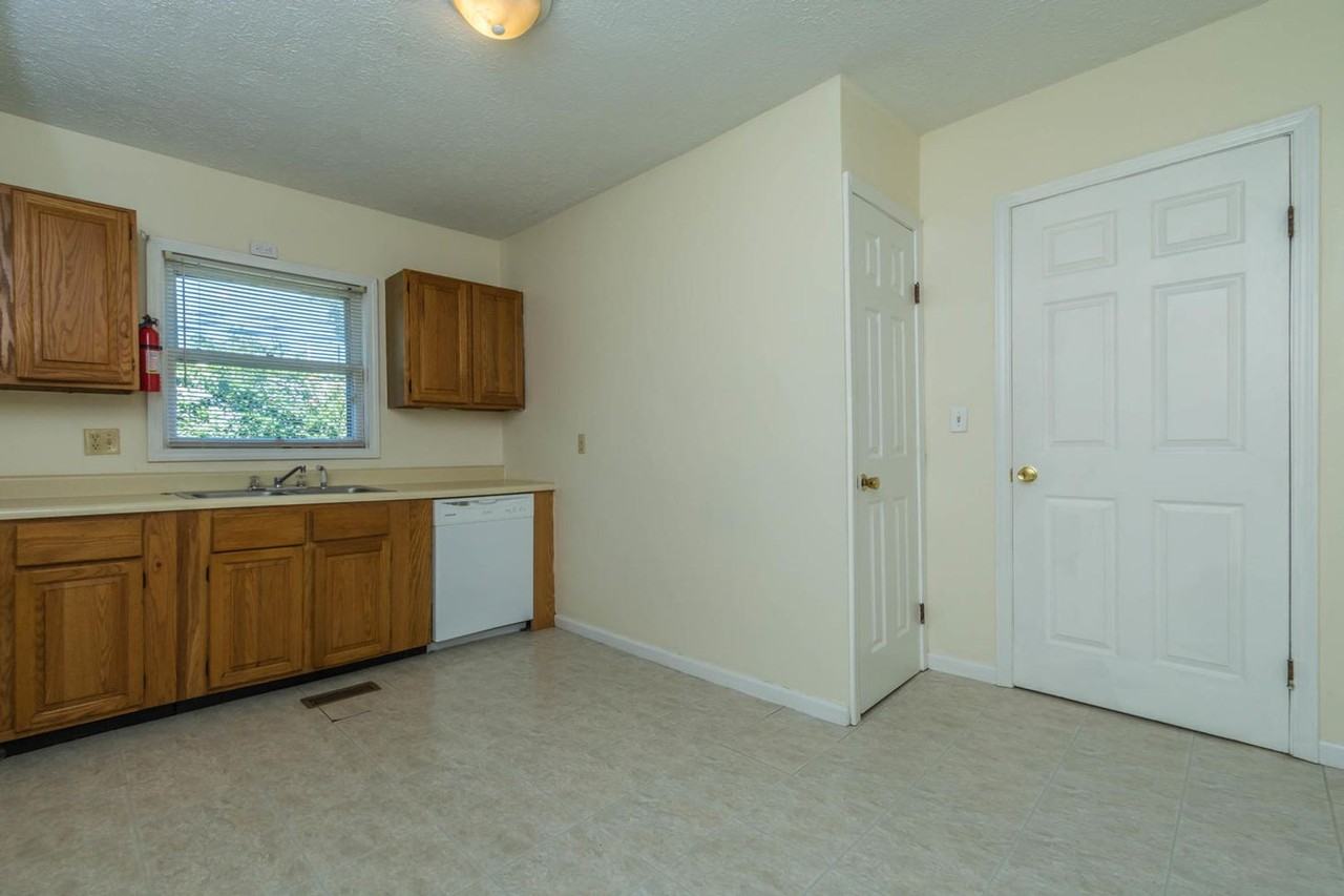 113 E 15th St - Photo 7 of 14